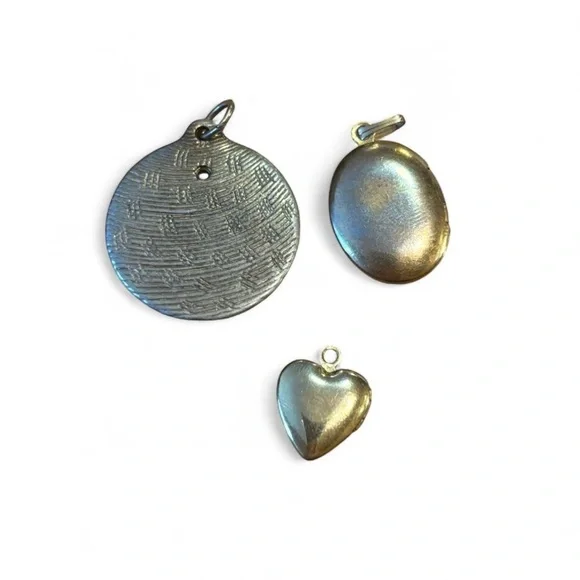 Vintage Lot of 2 Locket Charms and 1 Photo Pendant Charm Dainty Gold Tone - Picture 2 of 4